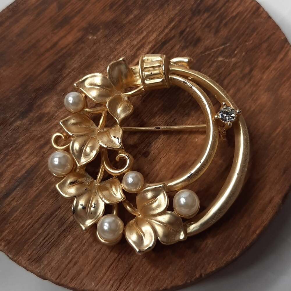 Vintage Gold Tone Faux Pearl Floral Brooch